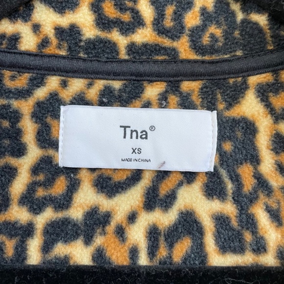 Aritzia TNA Lena Leopard Half Zip Fleece Sweater Sz XS - Picture 11 of 12
